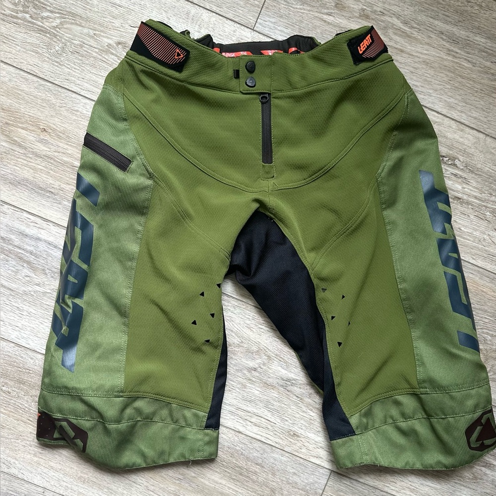 Leatt DBX 4.0 Mountain Bike Shorts Green Large
